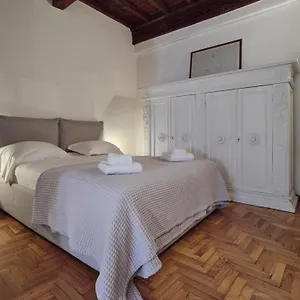 Apartment Enchanting With Patio, Lungarno, Florence